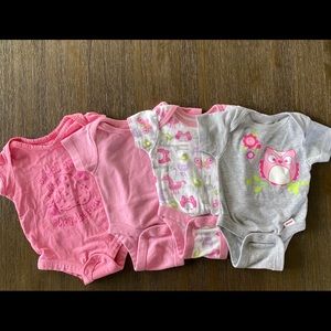🎉🎉🎉 4 Baby Girl onesies